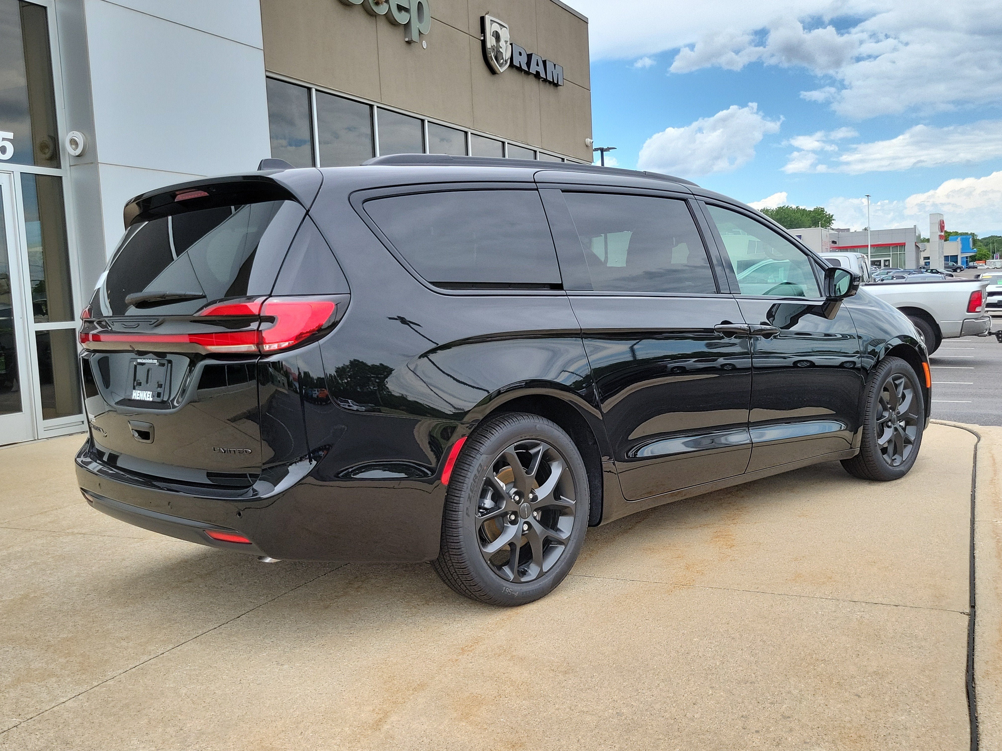 2027 Chrysler Pacifica PACIFICA LIMITED