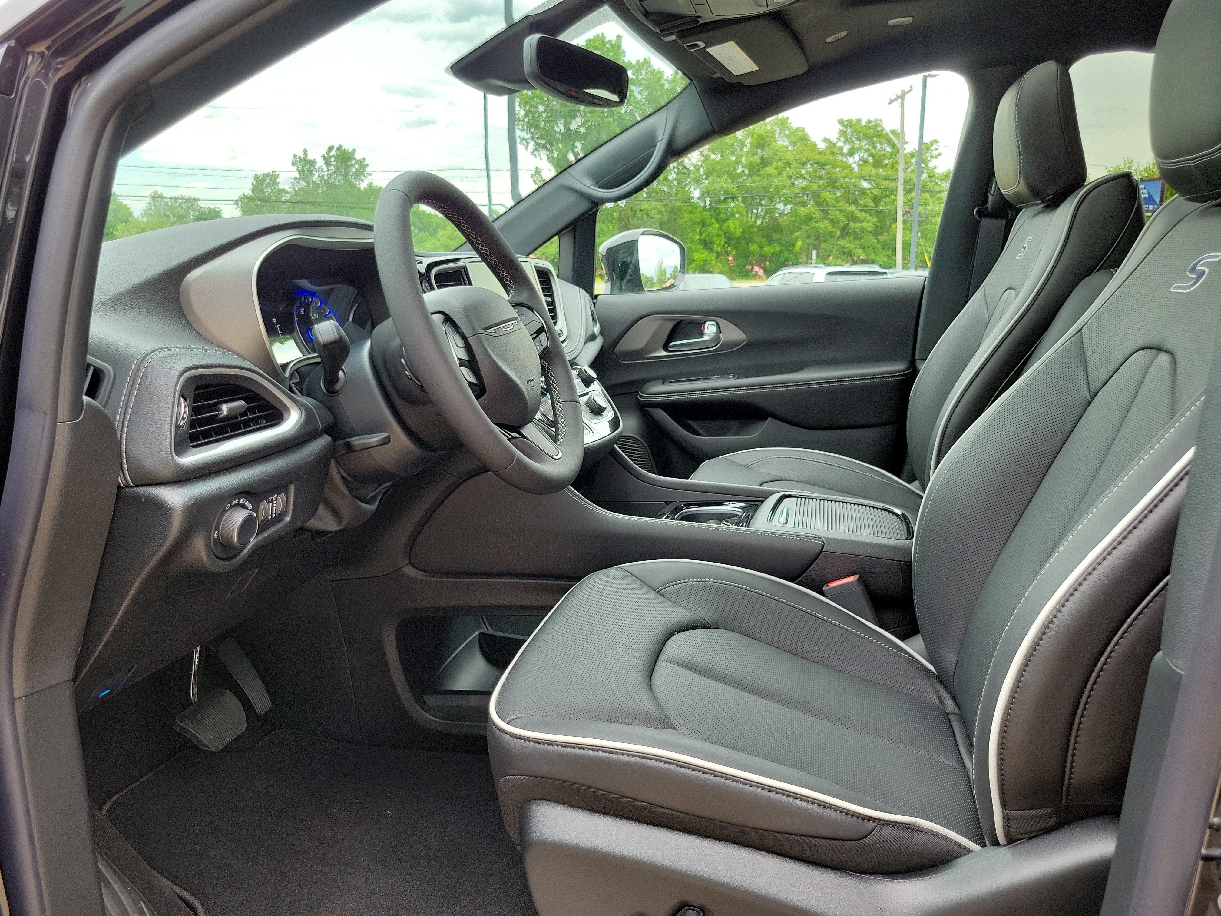2027 Chrysler Pacifica PACIFICA LIMITED