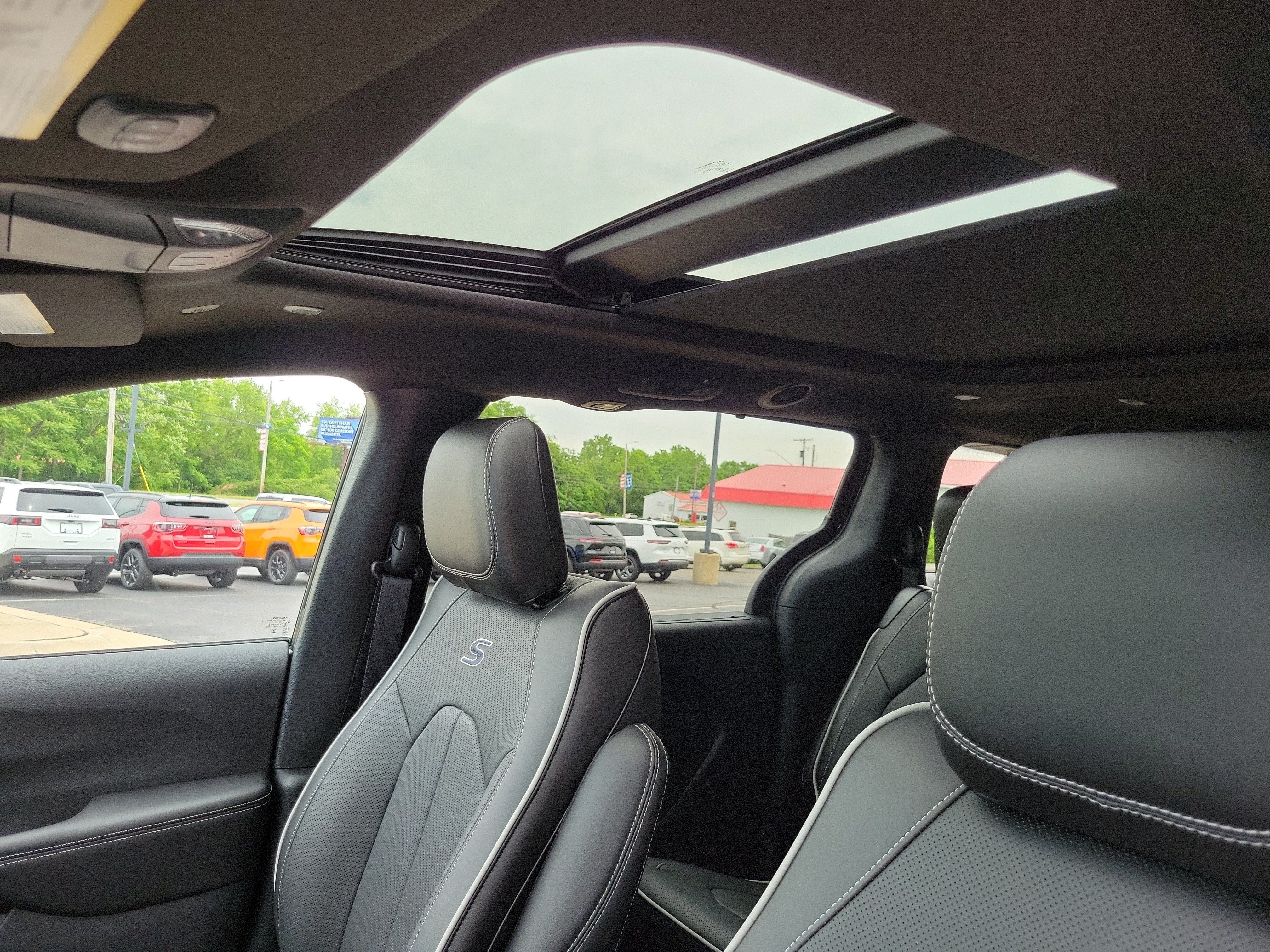 2027 Chrysler Pacifica PACIFICA LIMITED