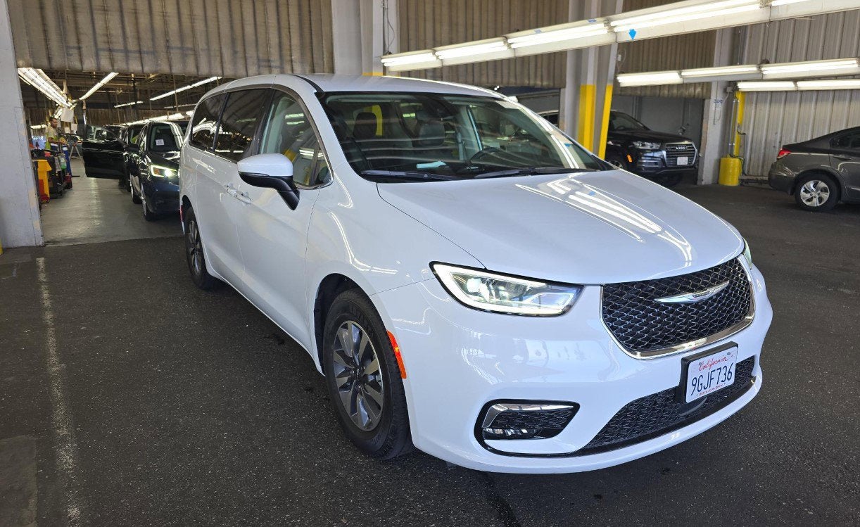 2023 Chrysler Pacifica Hybrid Touring L