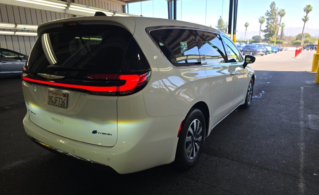 2023 Chrysler Pacifica Hybrid Touring L