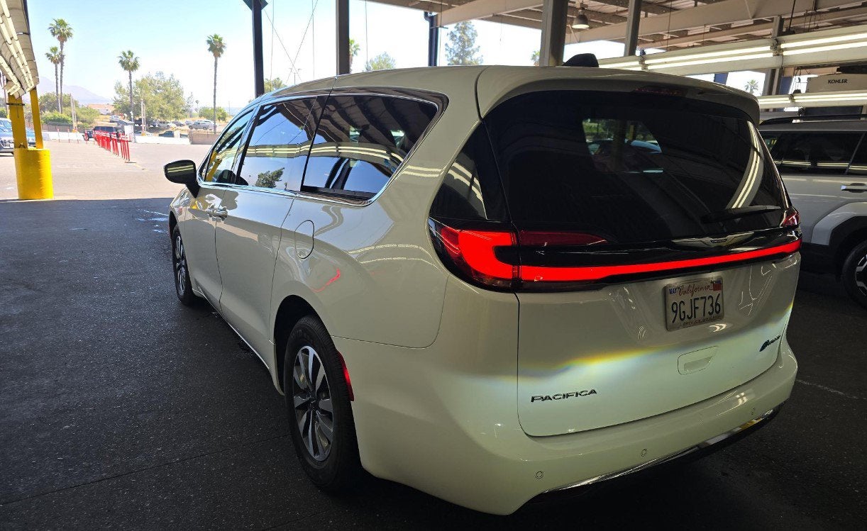 2023 Chrysler Pacifica Hybrid Touring L