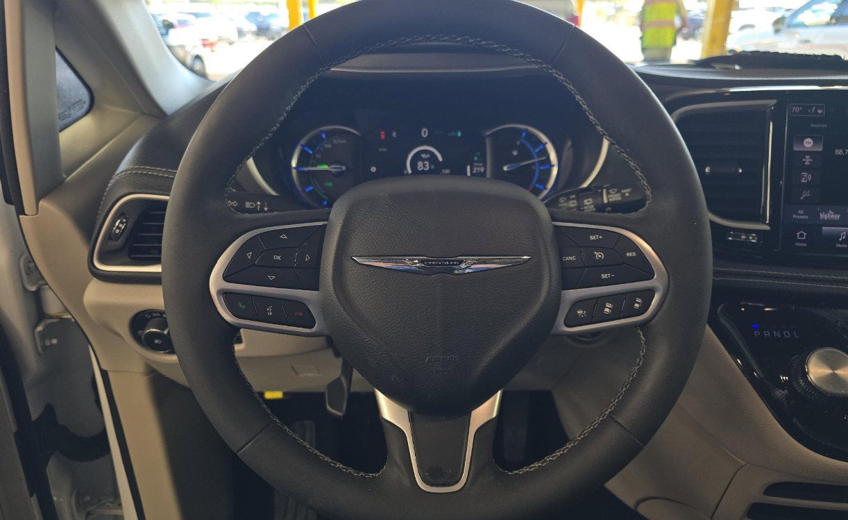 2023 Chrysler Pacifica Hybrid Touring L