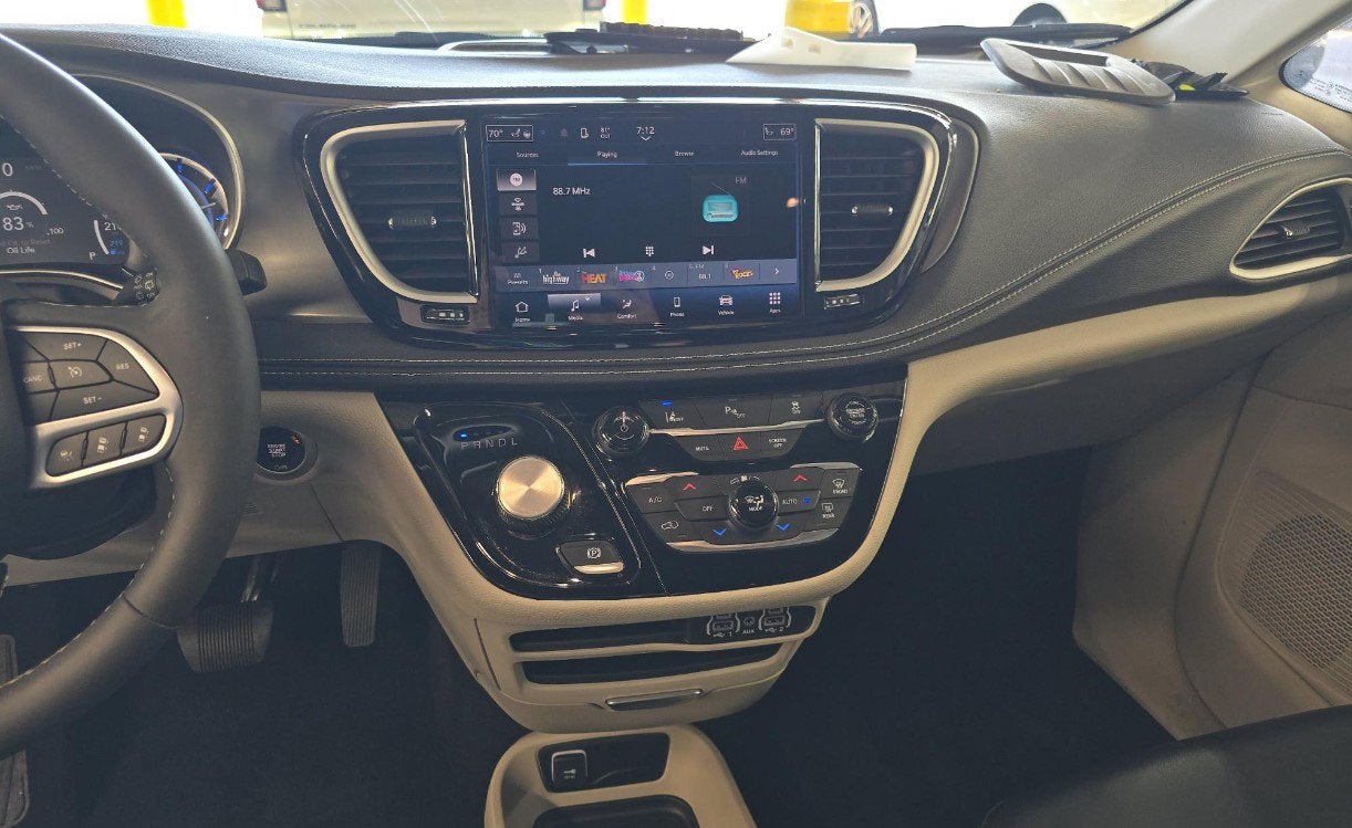 2023 Chrysler Pacifica Hybrid Touring L