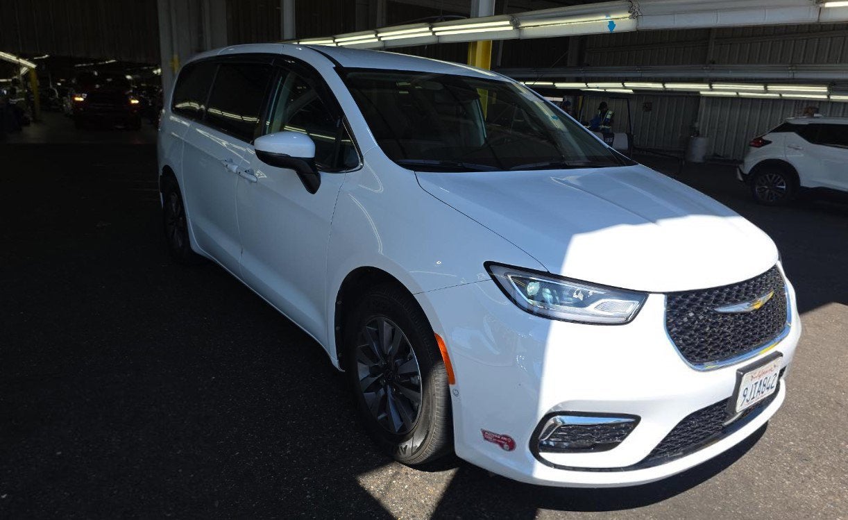 2023 Chrysler Pacifica Hybrid Touring L