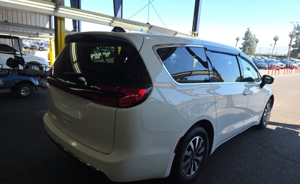 2023 Chrysler Pacifica Hybrid Touring L