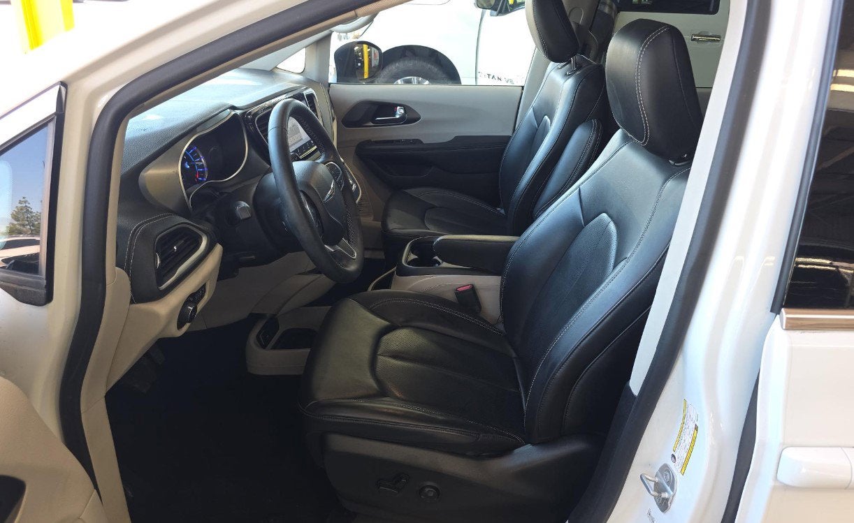 2023 Chrysler Pacifica Hybrid Touring L