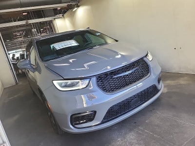 2022 Chrysler Pacifica Hybrid Touring L