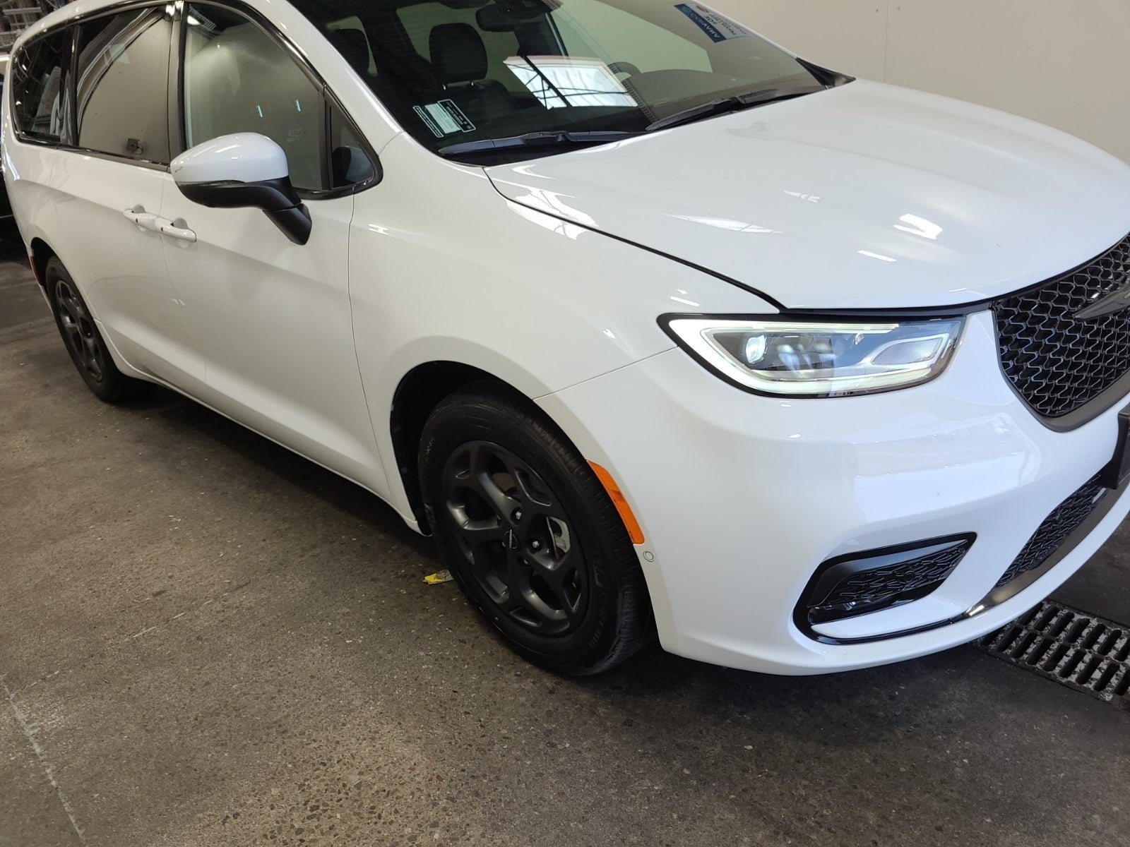 2023 Chrysler Pacifica Hybrid Touring L S