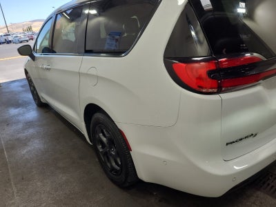2023 Chrysler Pacifica Hybrid Touring L S