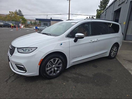 2025 Chrysler Pacifica Pinnacle PHEV
