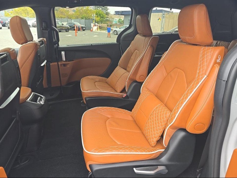 2025 Chrysler Pacifica Pinnacle PHEV