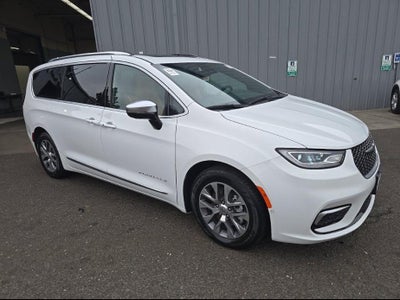 2025 Chrysler Pacifica Pinnacle PHEV