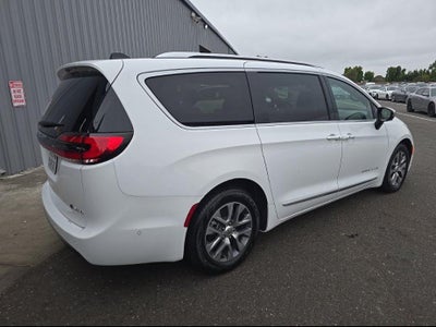 2025 Chrysler Pacifica Pinnacle PHEV