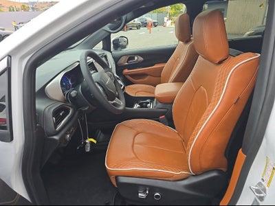 2025 Chrysler Pacifica Pinnacle PHEV
