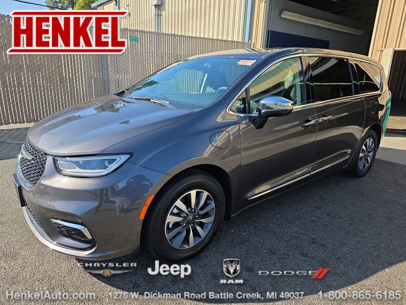 2023 Chrysler Pacifica Hybrid Limited Hybrid's photo