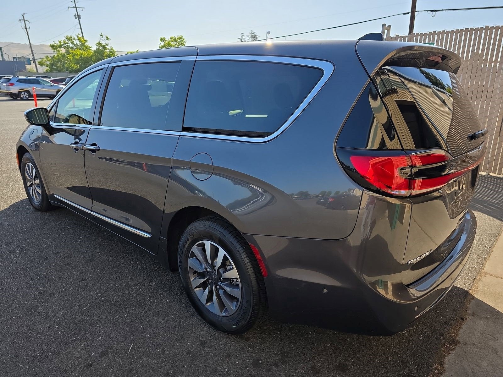 2023 Chrysler Pacifica Hybrid Limited