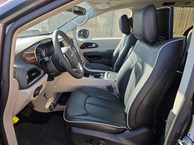 2023 Chrysler Pacifica Hybrid Limited
