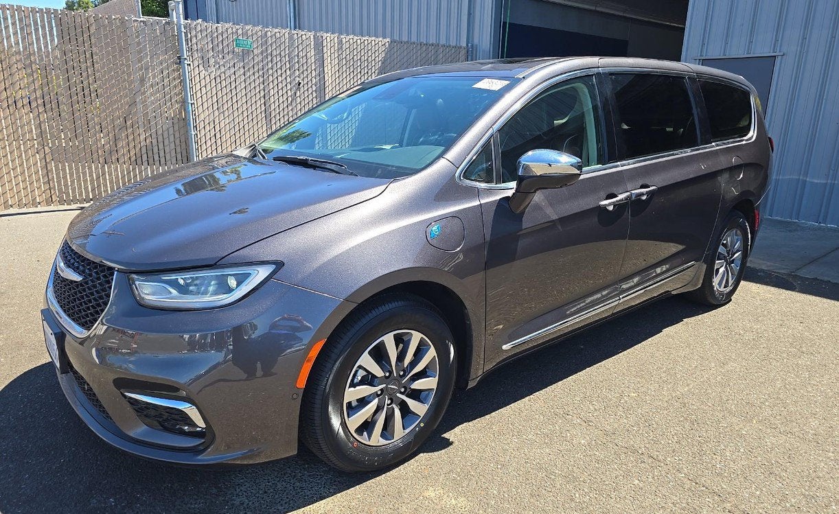 2023 Chrysler Pacifica Hybrid Limited