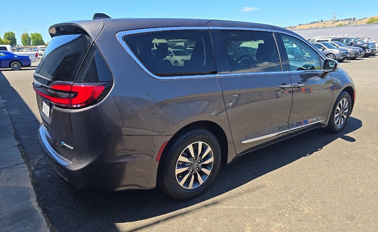 2023 Chrysler Pacifica Hybrid Limited