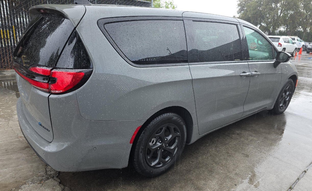 2023 Chrysler Pacifica Hybrid Limited