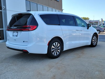 2025 Chrysler Pacifica Hybrid Select
