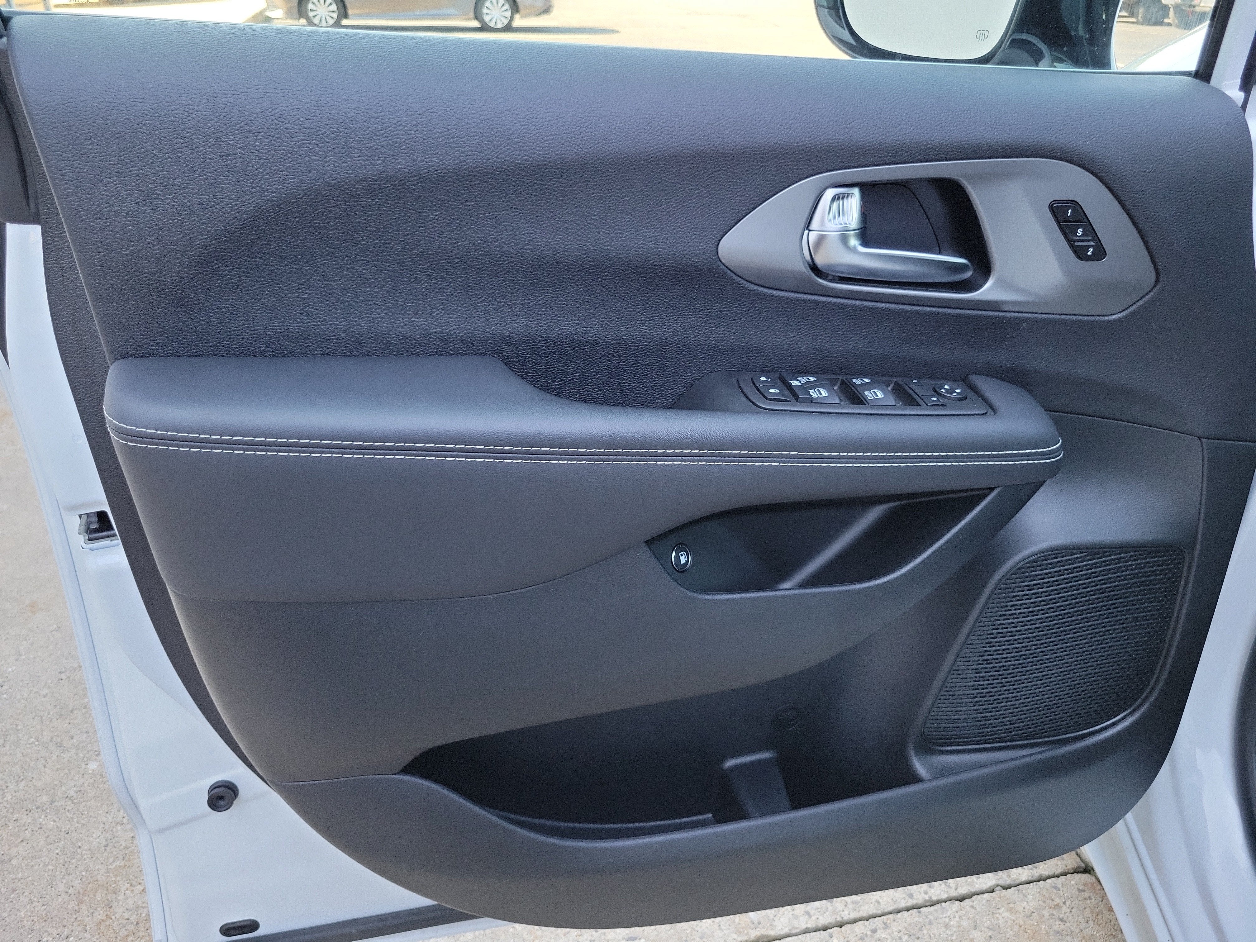 2025 Chrysler Pacifica Hybrid Select