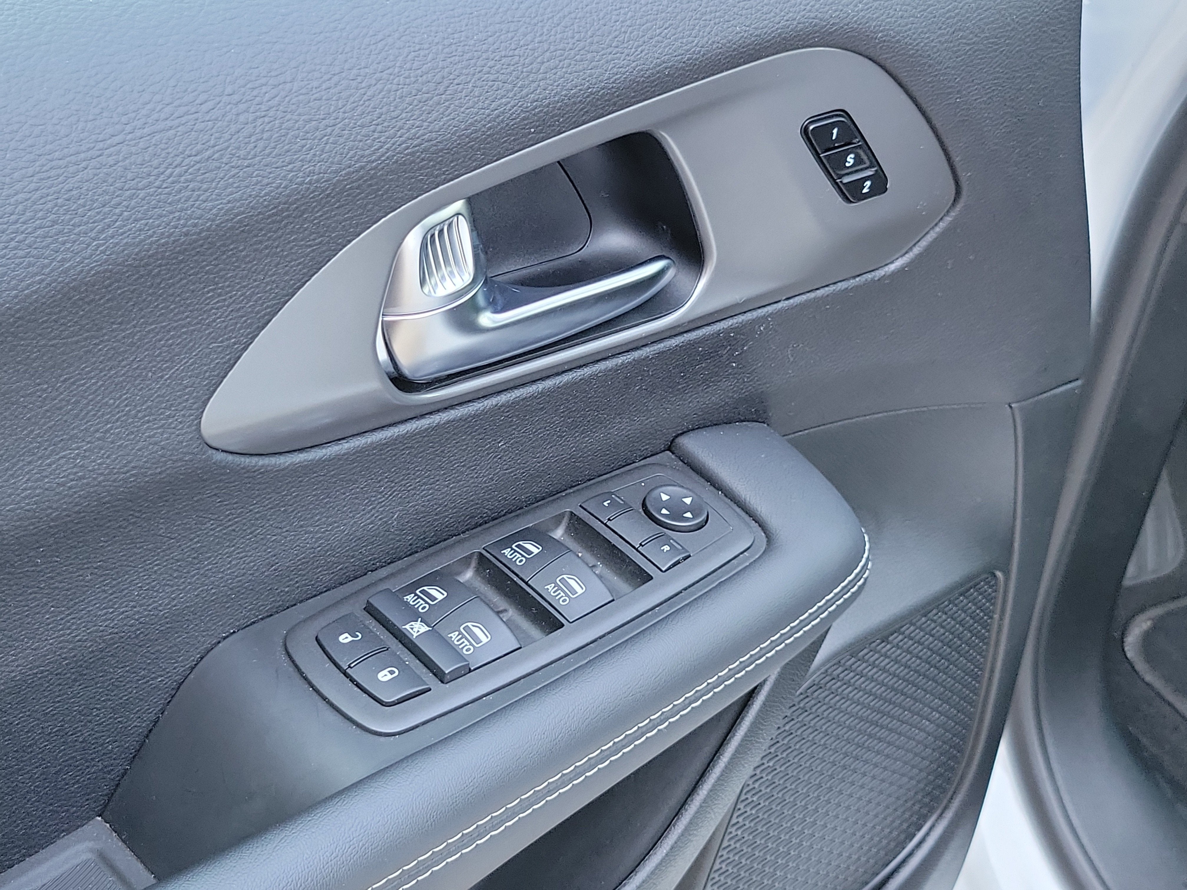 2025 Chrysler Pacifica Hybrid Select