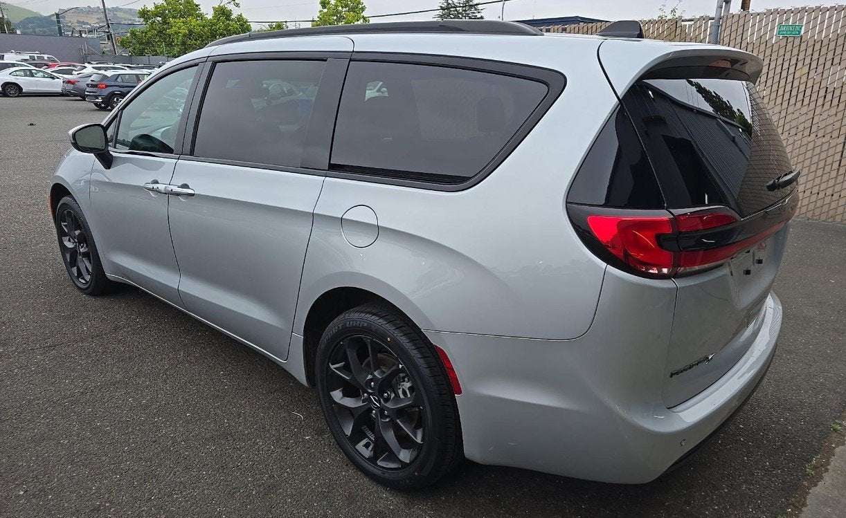 2023 Chrysler Pacifica Touring L AWD
