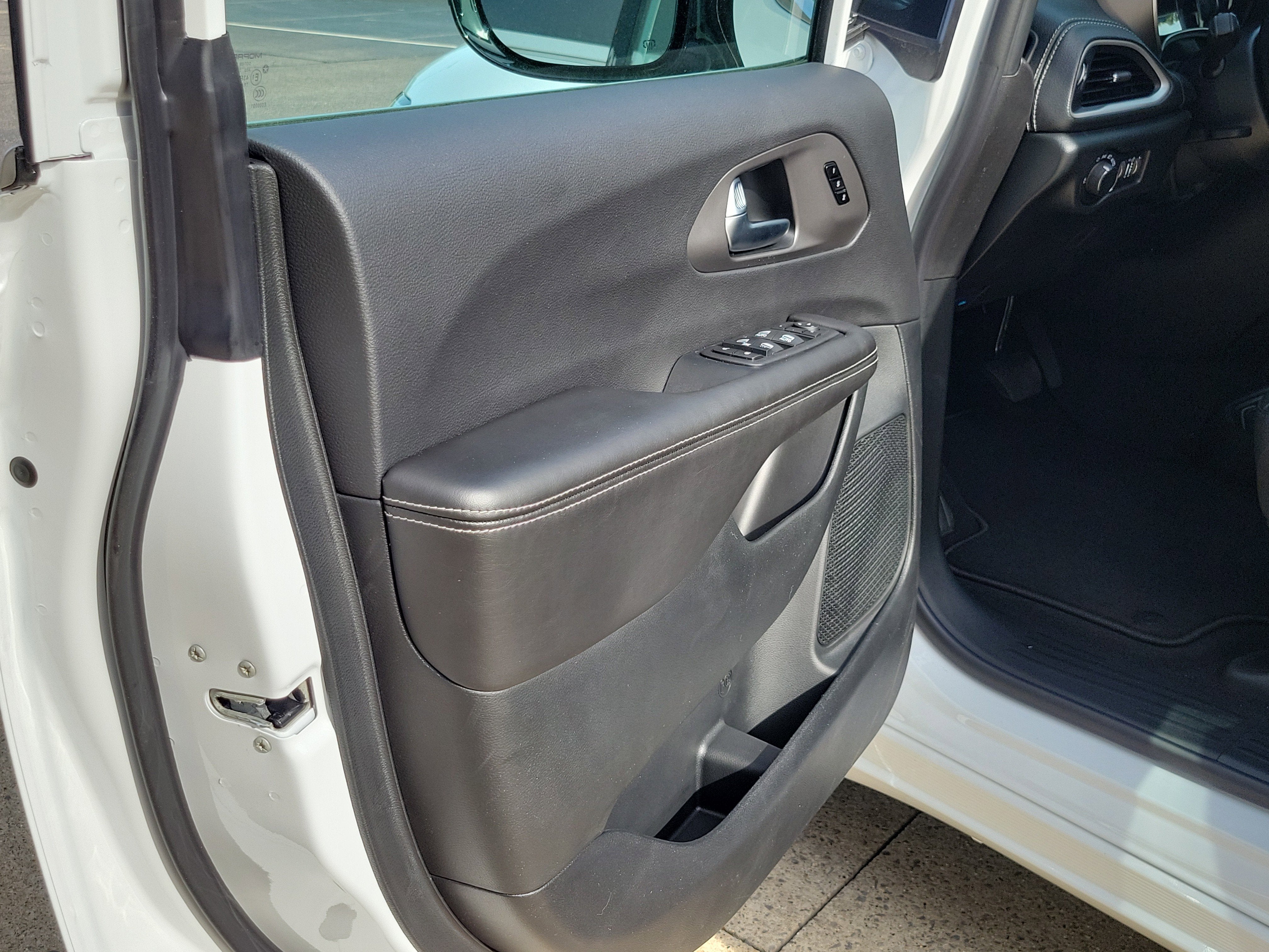 2027 Chrysler Pacifica PACIFICA SELECT AWD