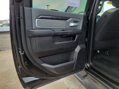 2022 RAM 3500 Big Horn Crew Cab 4x4 8' Box