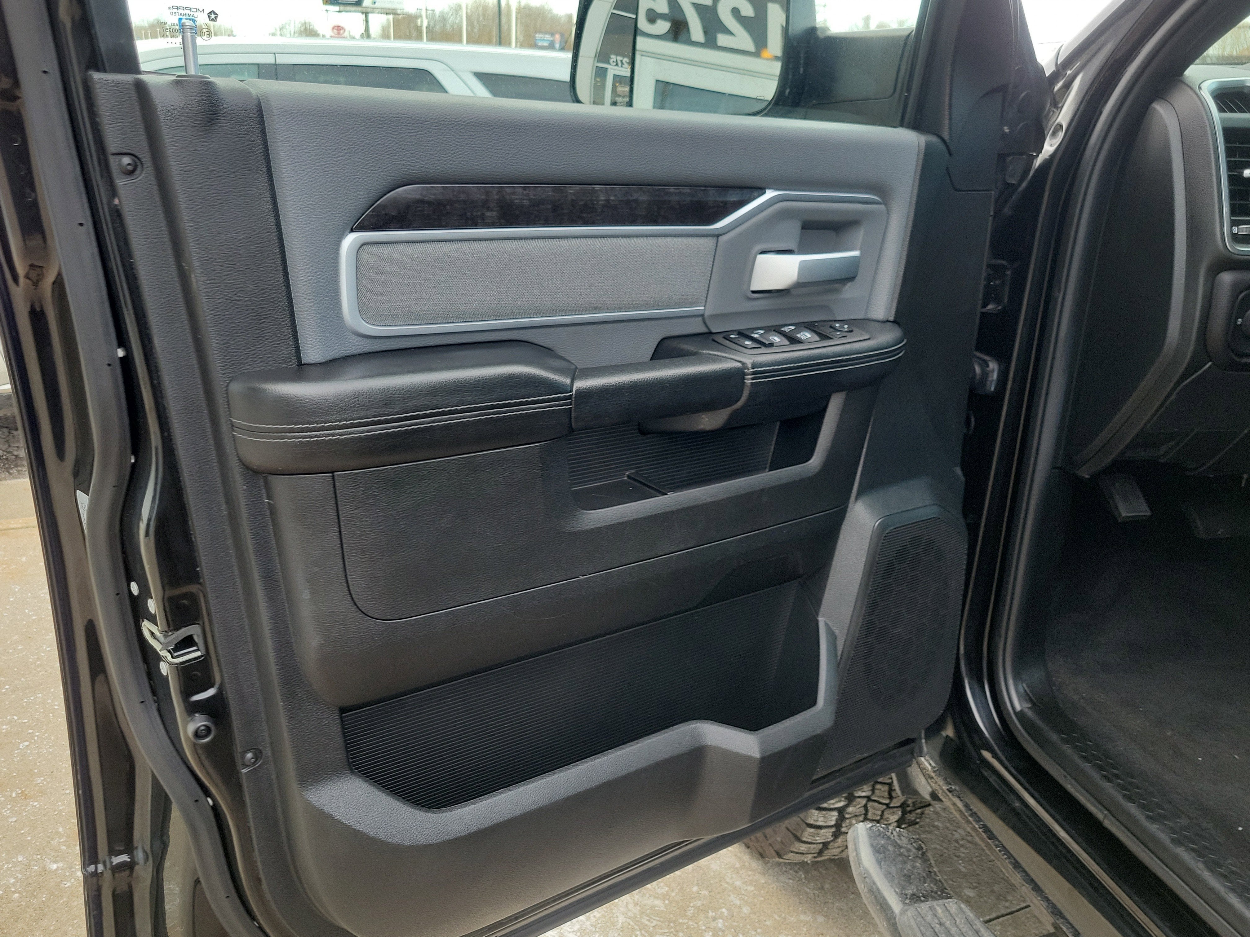 2022 RAM 3500 Big Horn Crew Cab 4x4 8' Box