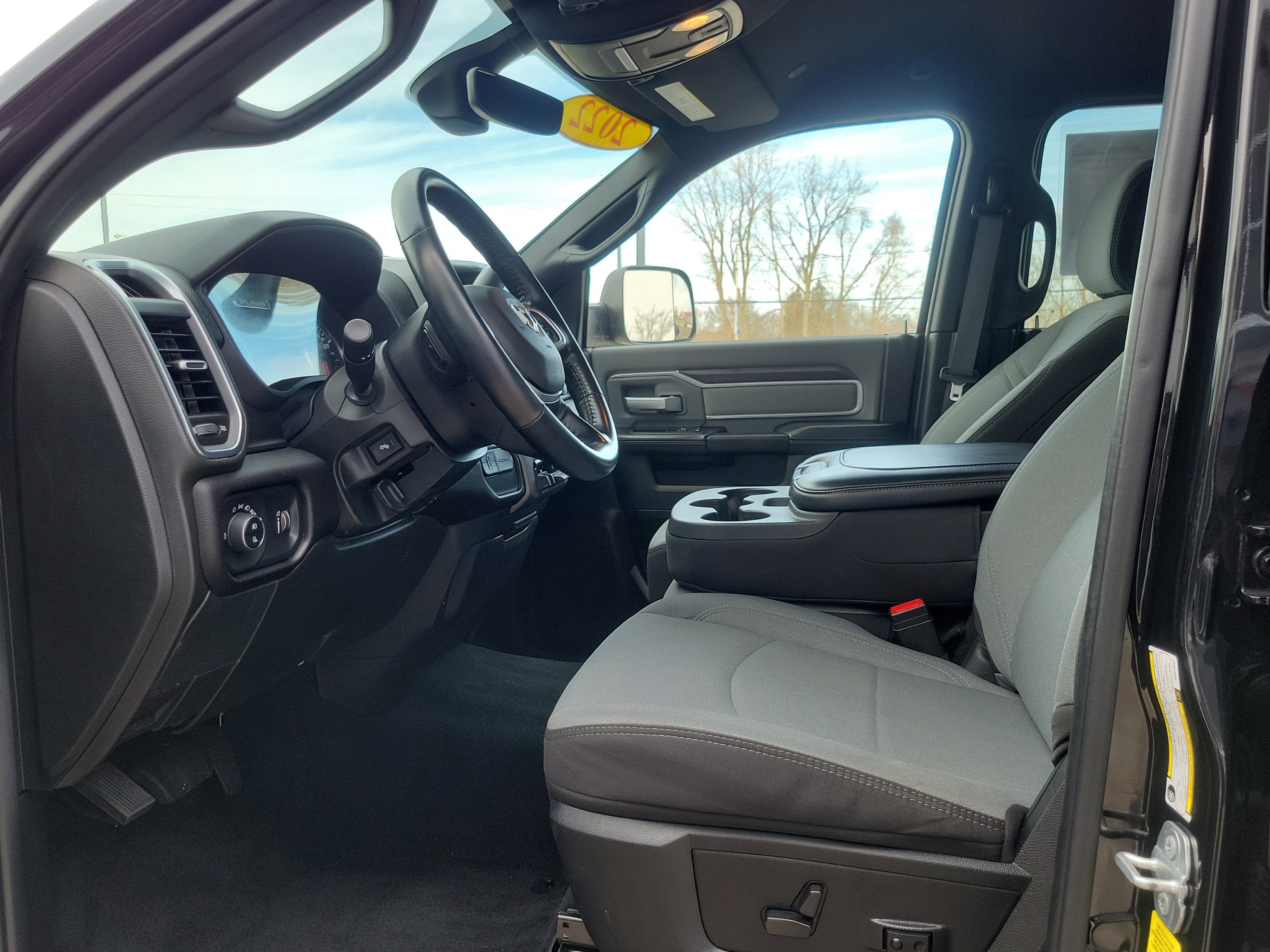 2022 RAM 3500 Big Horn Crew Cab 4x4 8' Box