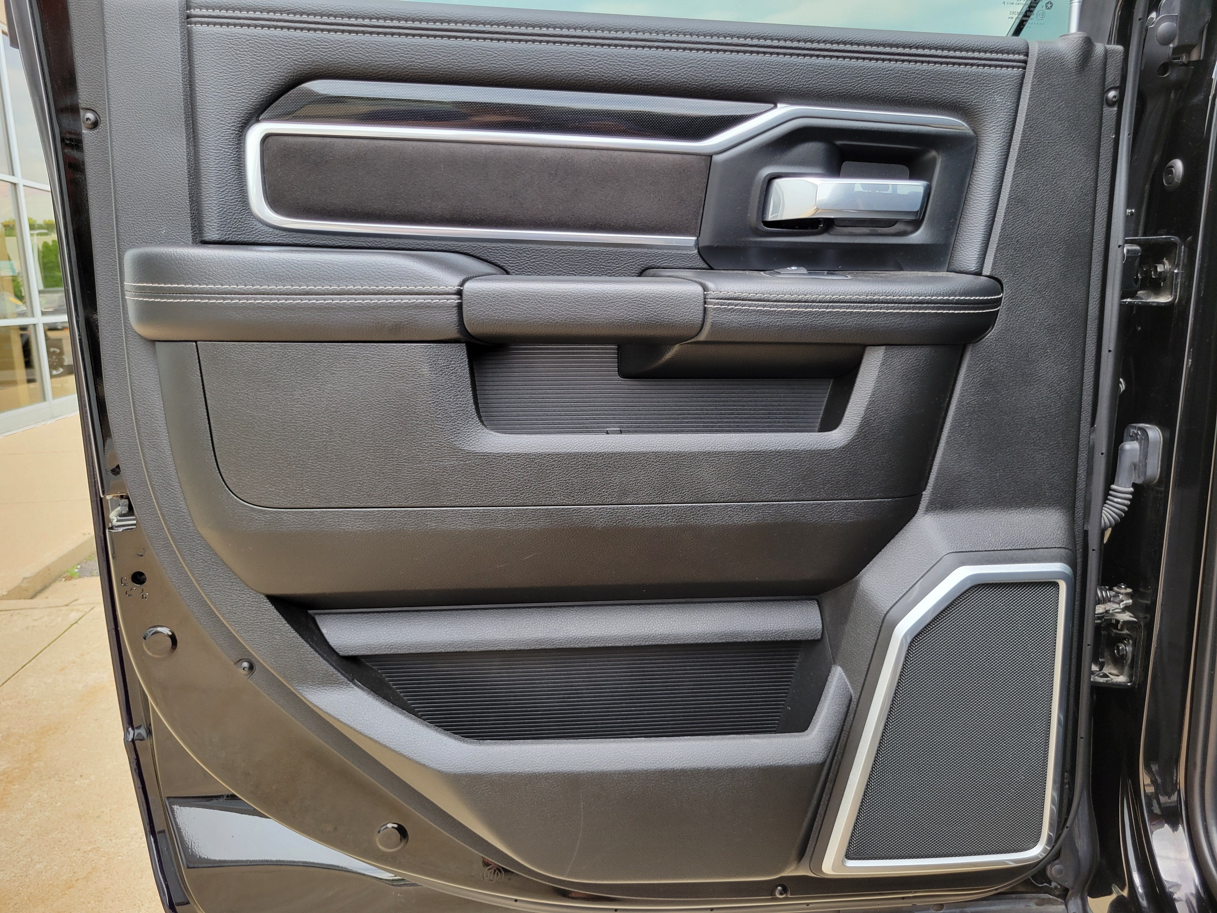 2023 RAM 3500 Laramie Crew Cab 4x4 8' Box