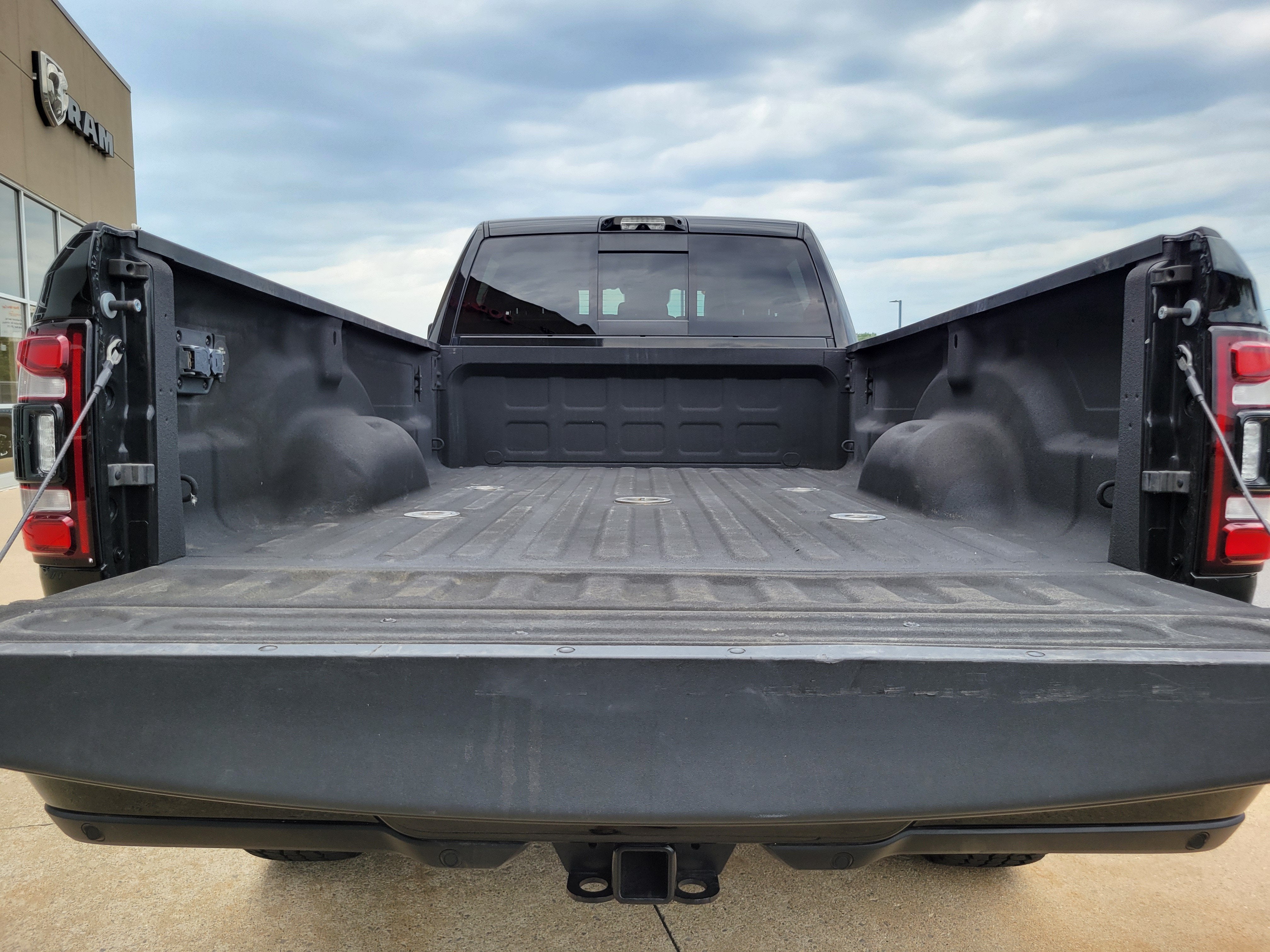 2023 RAM 3500 Laramie Crew Cab 4x4 8' Box