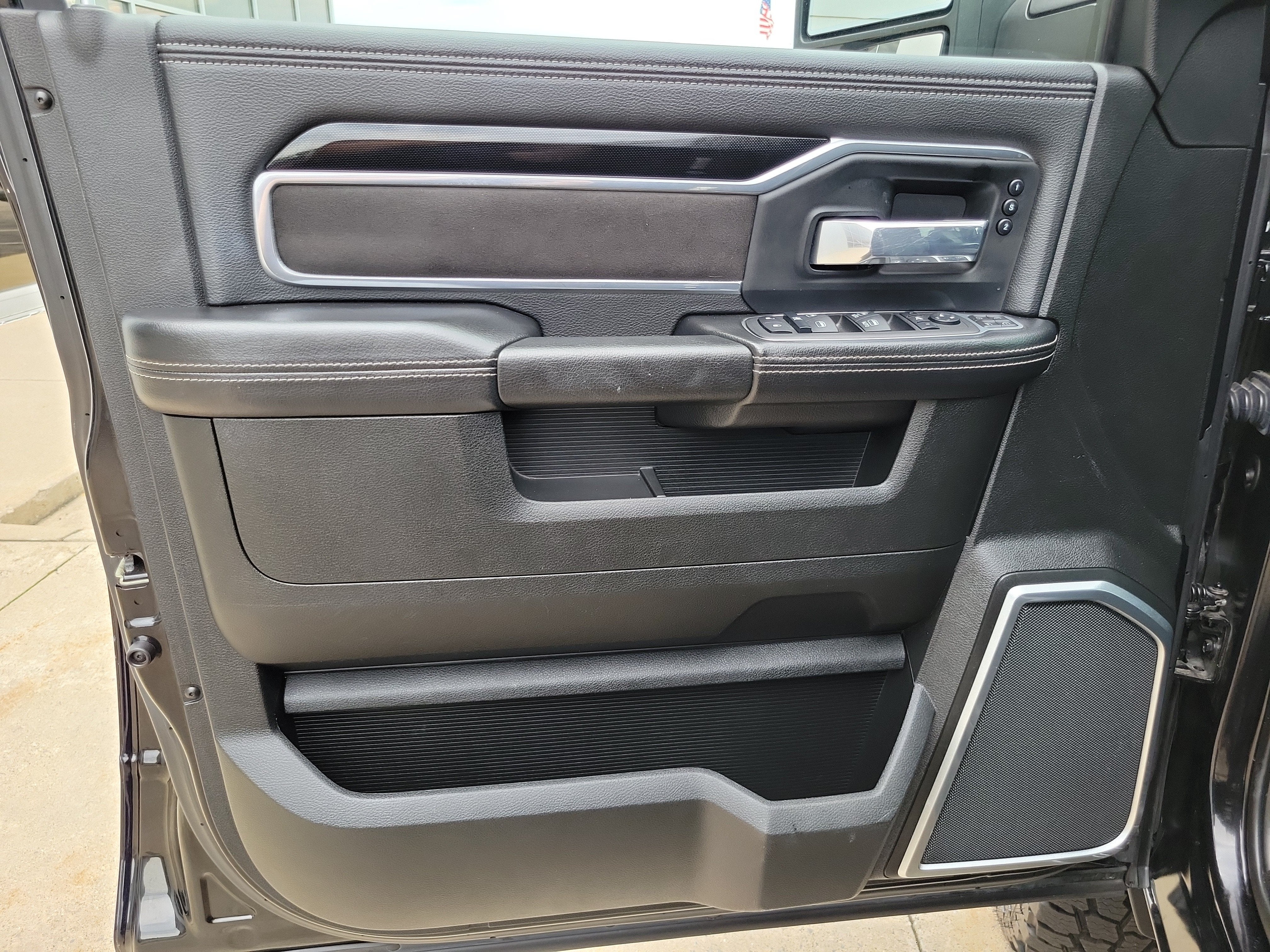 2023 RAM 3500 Laramie Crew Cab 4x4 8' Box