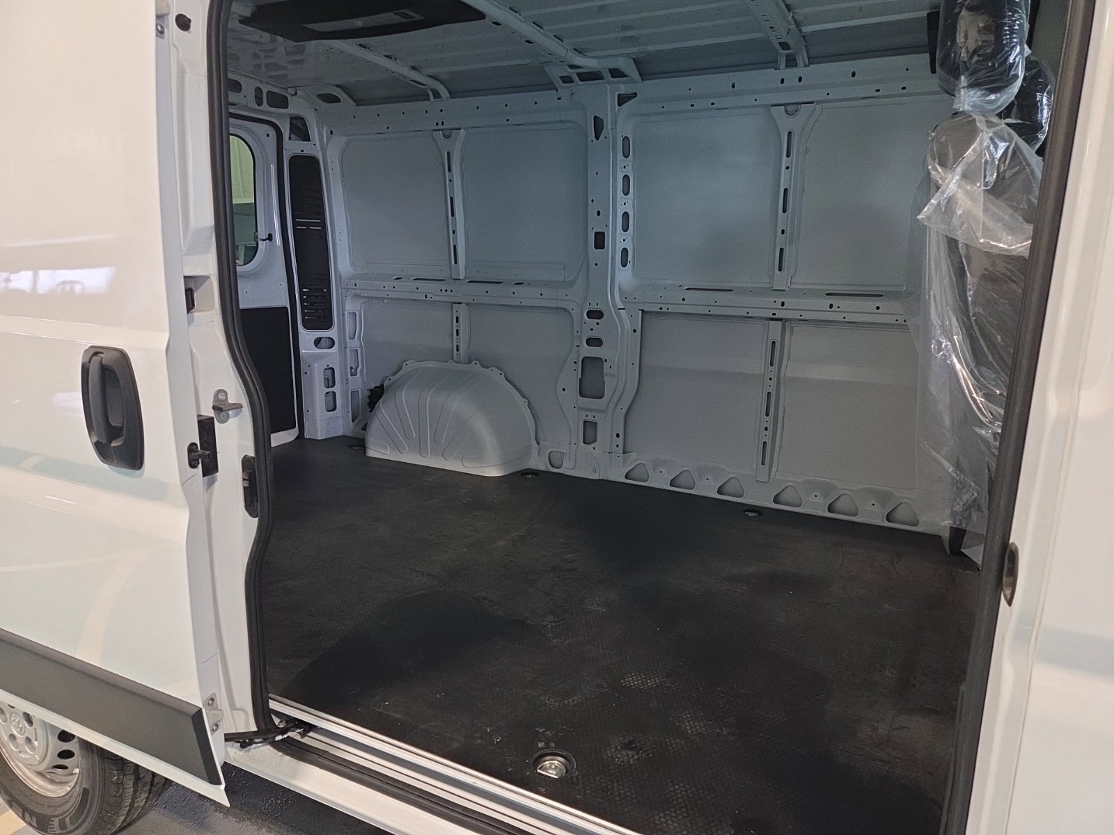 2025 RAM ProMaster 1500 Cargo Van Tradesman Low Roof 136' WB w/Pass Seat