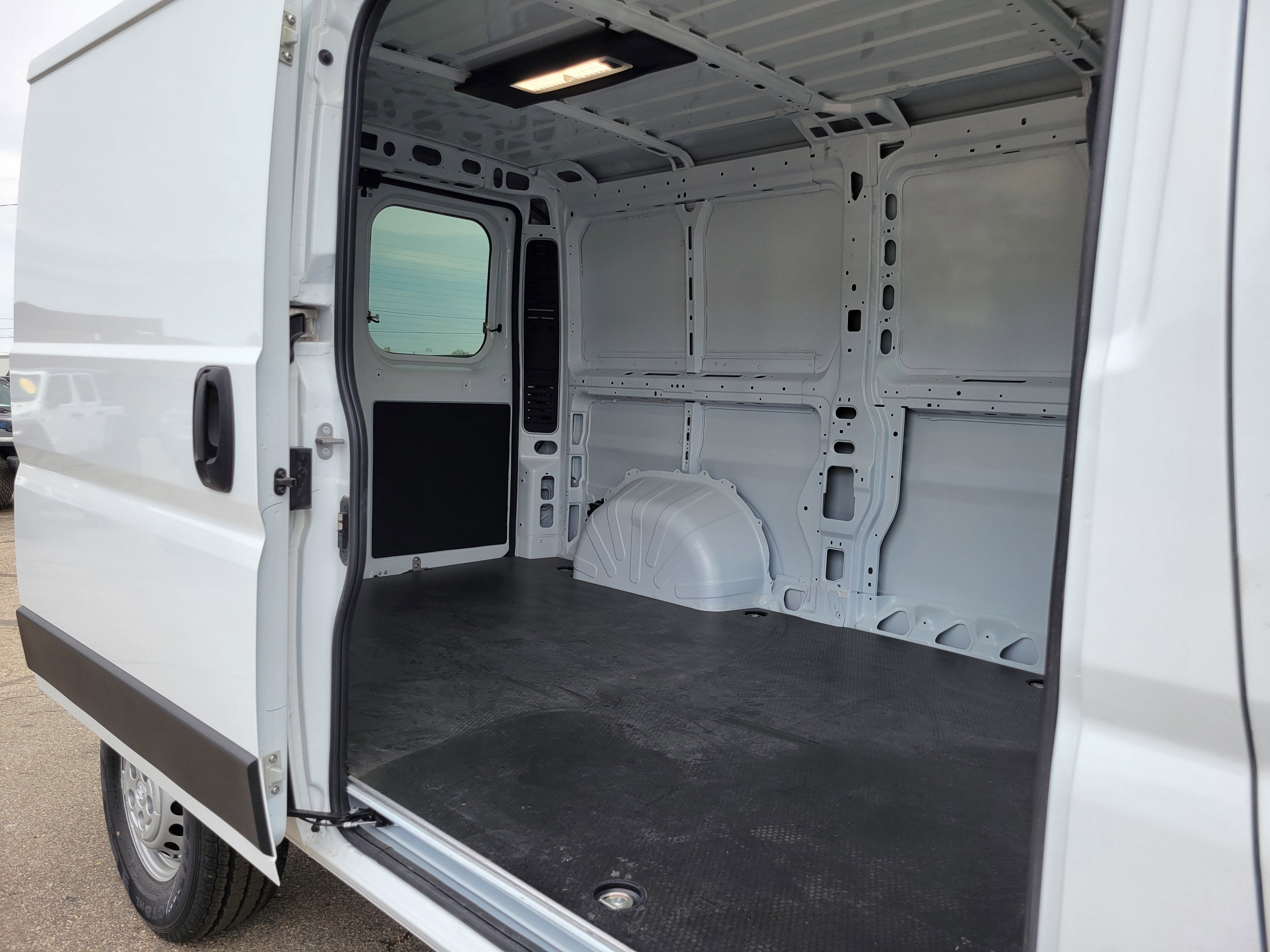 2025 RAM ProMaster 1500 Cargo Van Tradesman Low Roof 136' WB w/Pass Seat