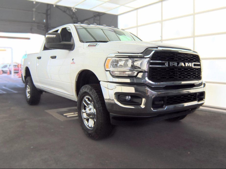 2023 RAM 2500 Tradesman Crew Cab 4x4 6'4' Box