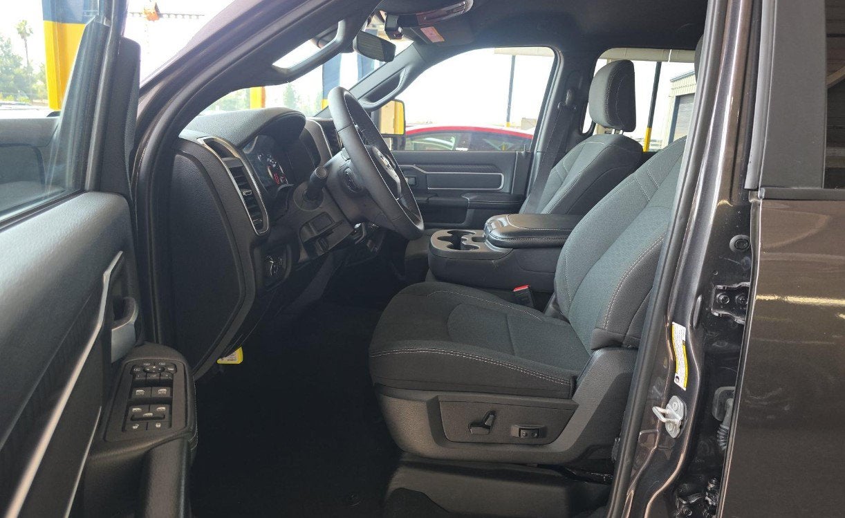 2025 RAM 2500 Big Horn Crew Cab 4x4 6'4' Box