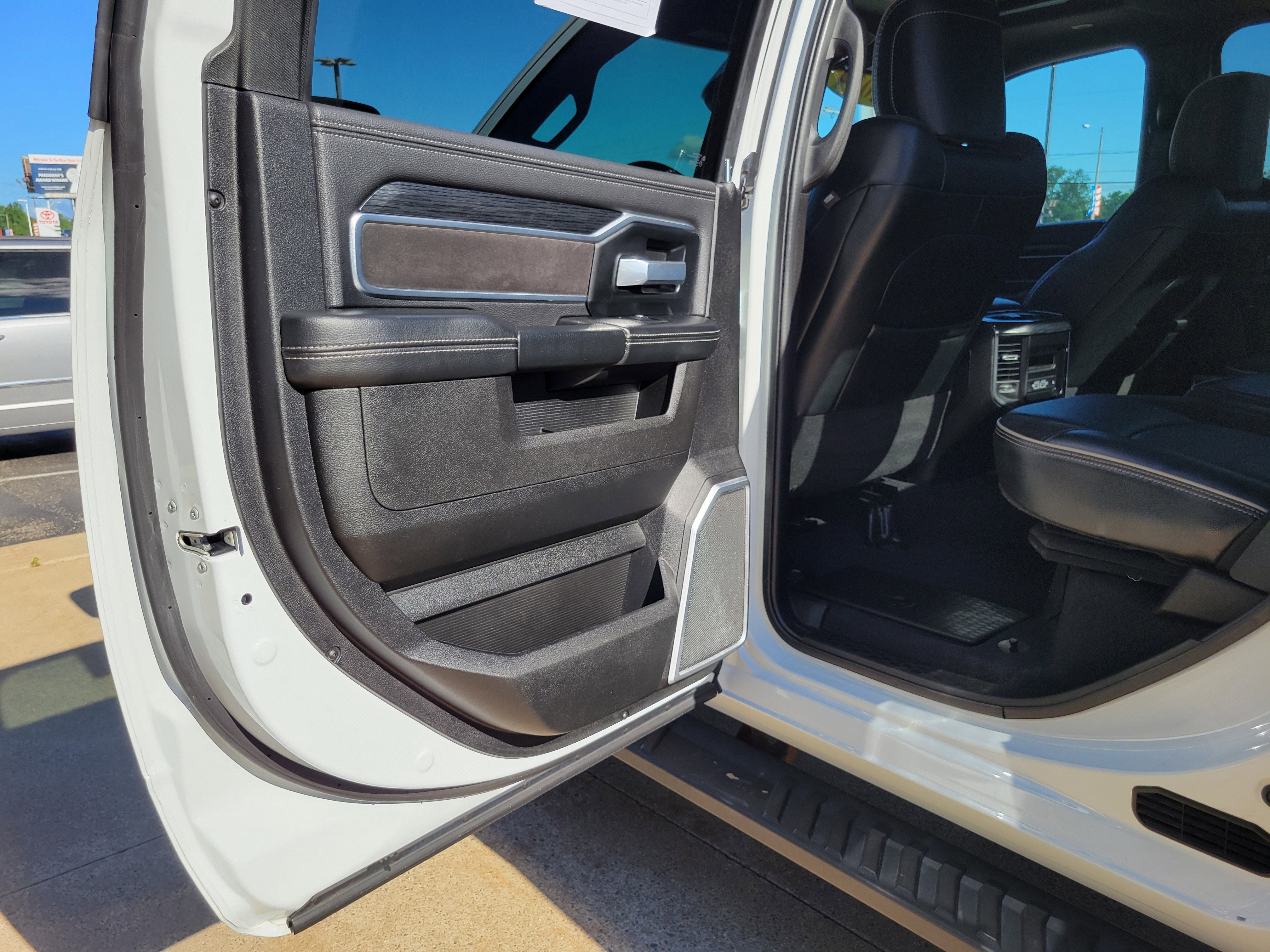 2024 RAM 2500 Laramie Crew Cab 4x4 6'4' Box