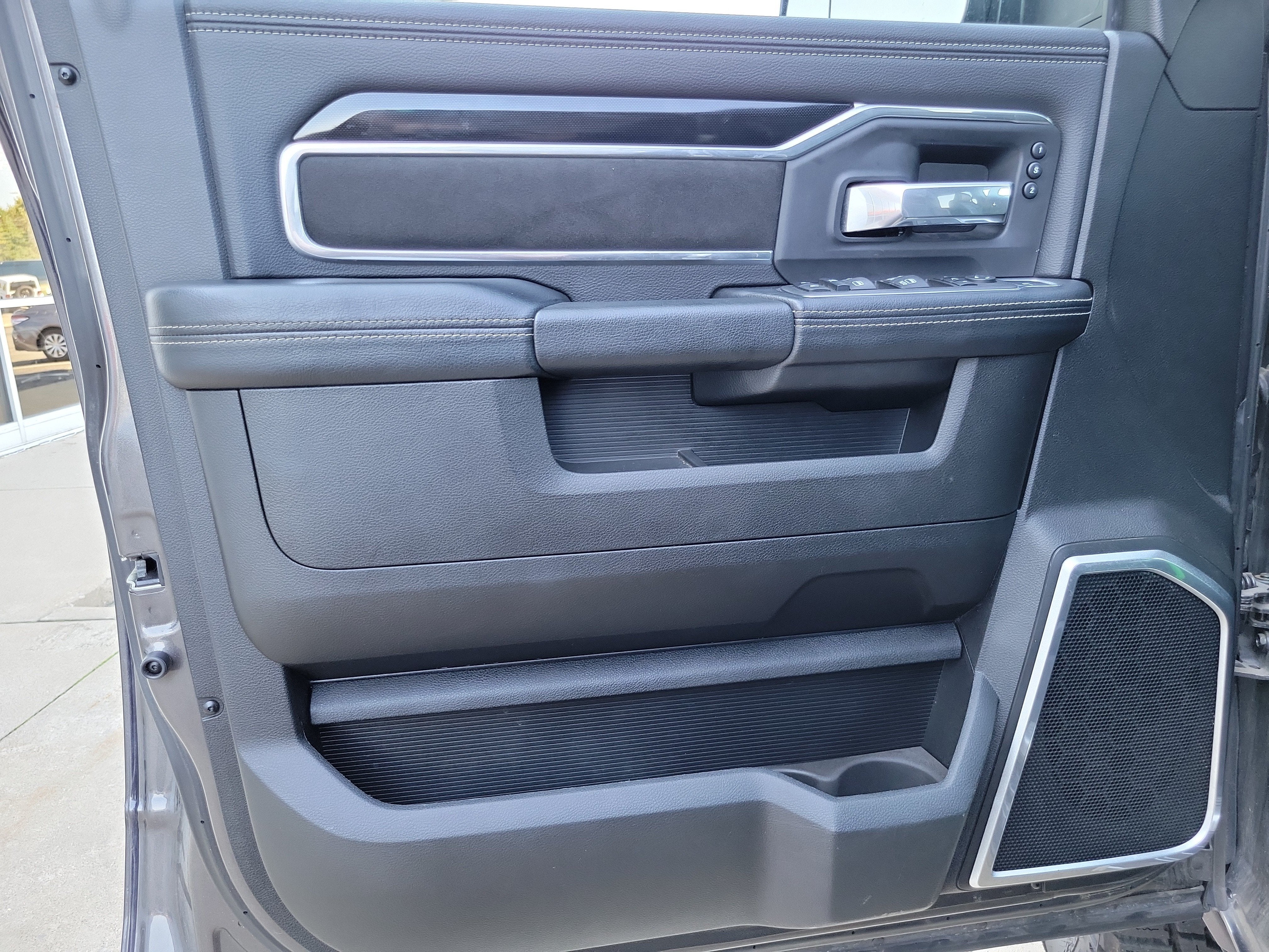 2022 RAM 2500 Laramie Crew Cab 4x4 6'4' Box