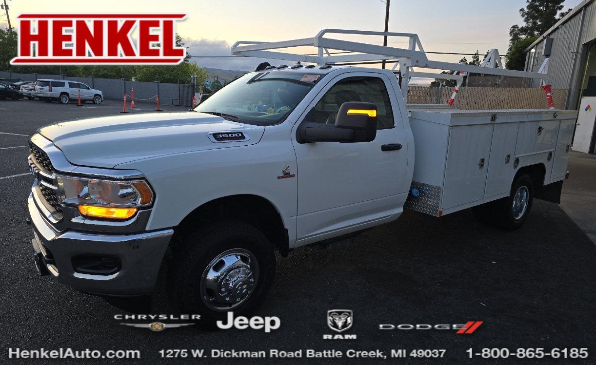 2023 RAM 3500 Chassis Tradesman/SLT