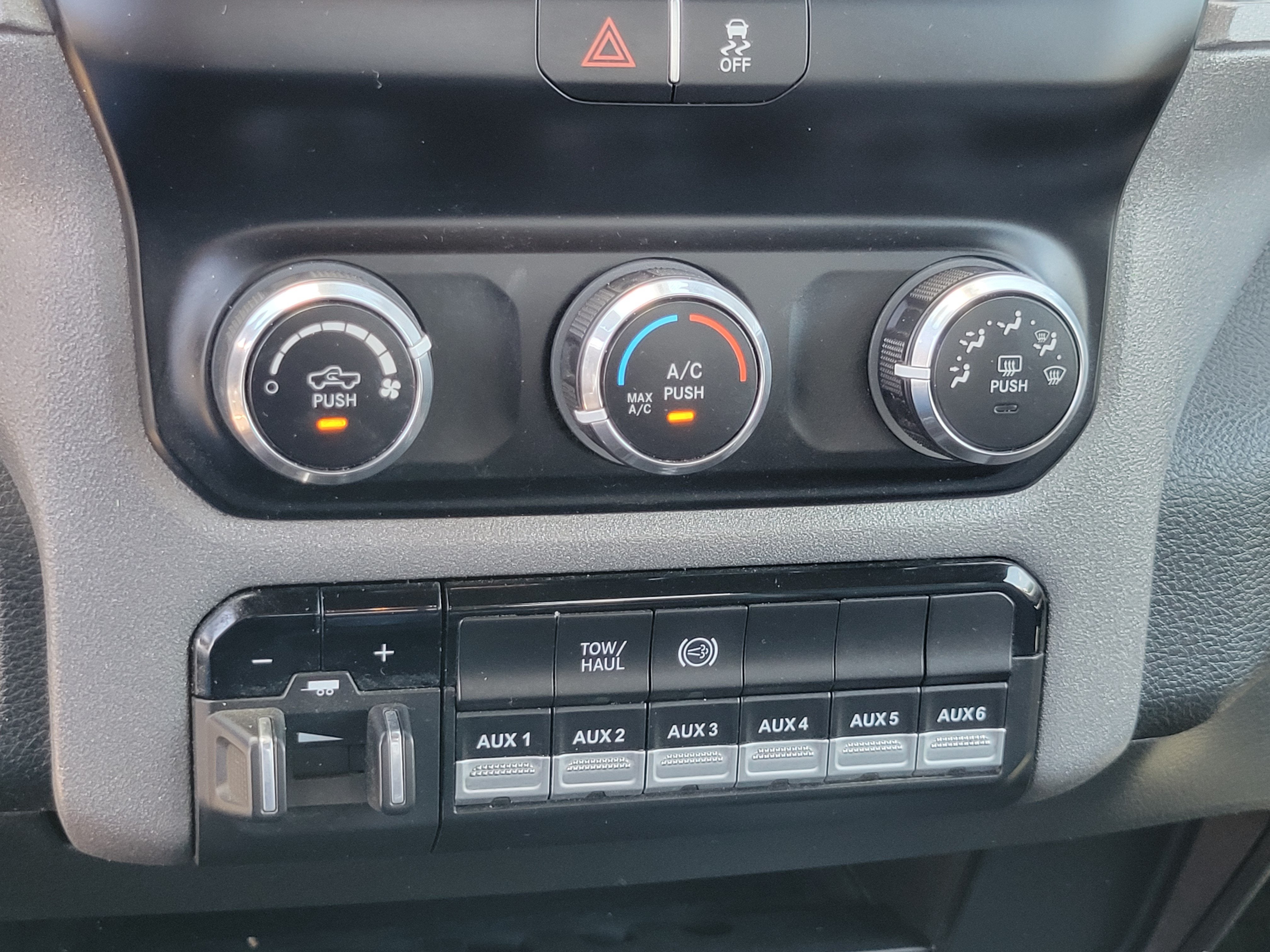 2023 RAM 3500 Chassis Tradesman/SLT