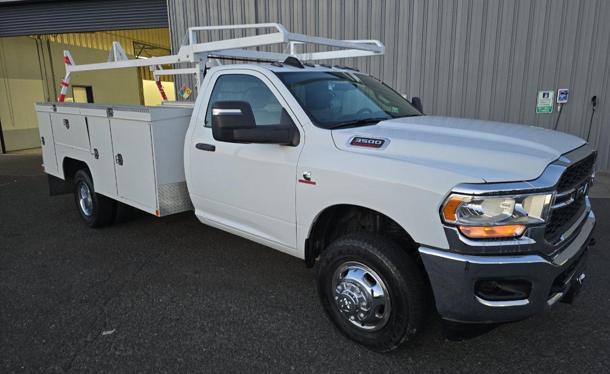 2023 RAM 3500 Chassis Tradesman/SLT