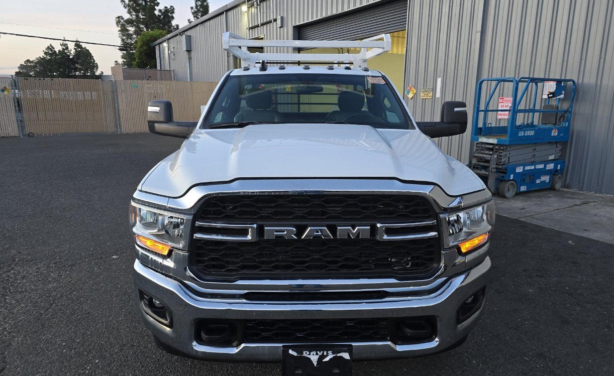 2023 RAM 3500 Chassis Tradesman/SLT
