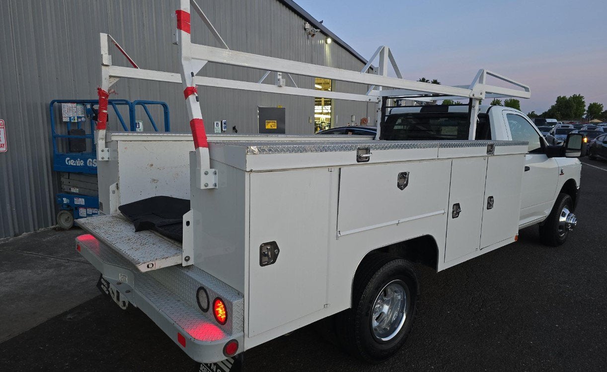 2023 RAM 3500 Chassis Tradesman/SLT