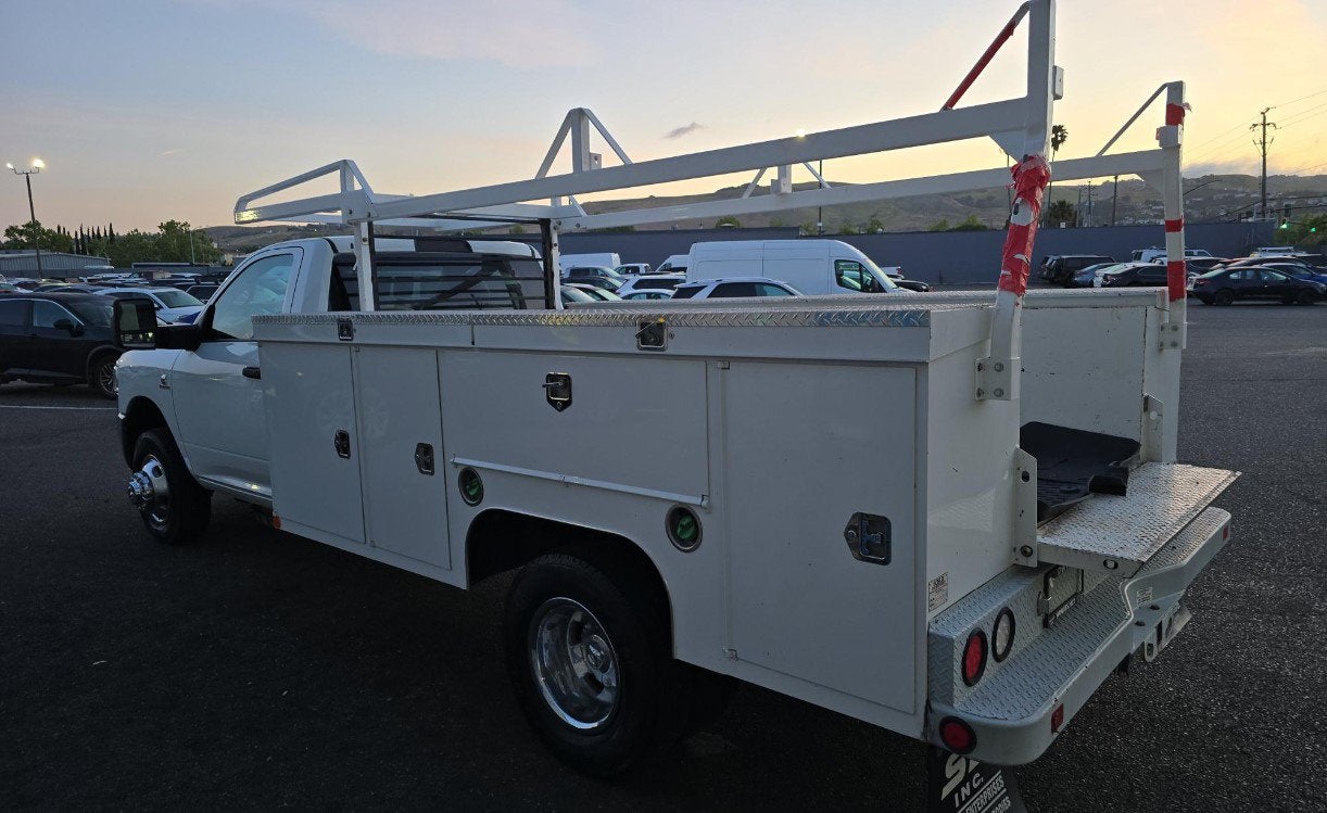 2023 RAM 3500 Chassis Tradesman/SLT